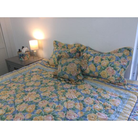 Vintage Discontinued Croscill Twin Size Fitted Sheet Yellow Flowers - Picture 7 of 8